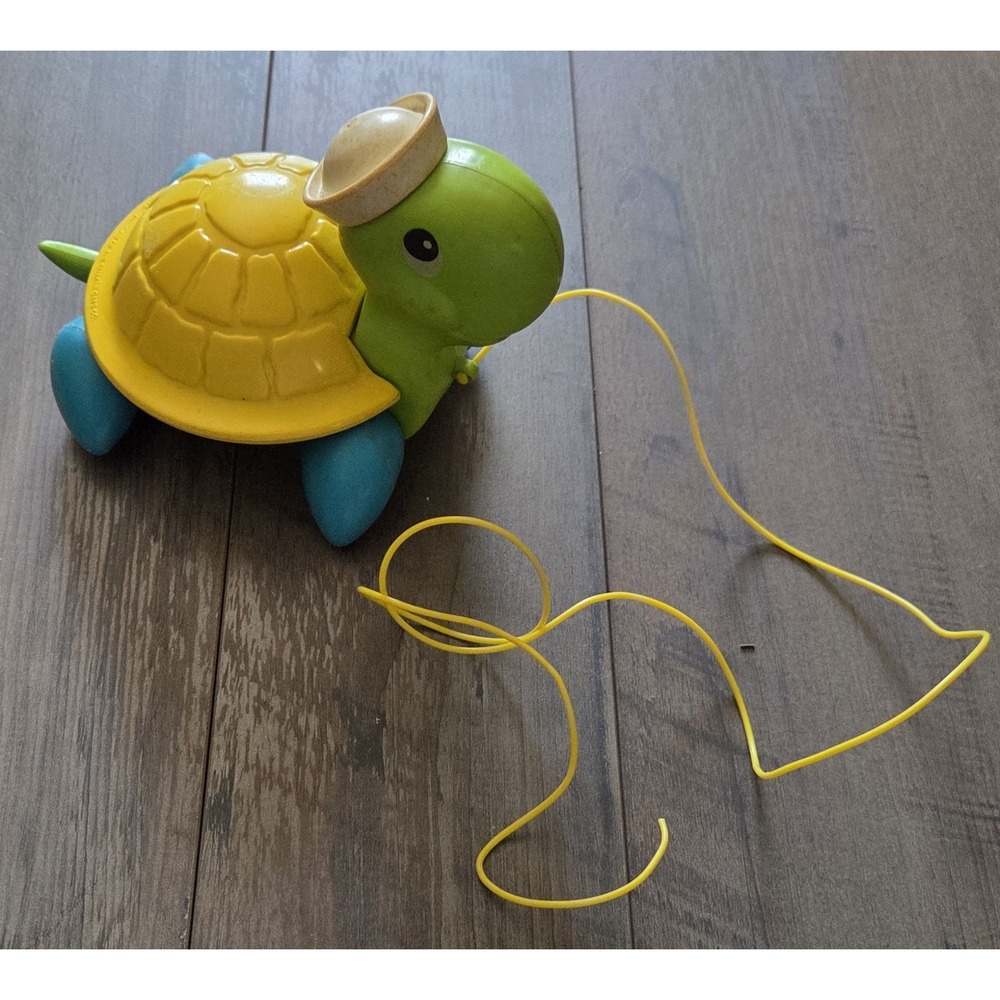 VINTAGE 1977 FISHER PRICE CUTE TAG ALONG TURTLE PULL TOY W/SAILOR HAT #644 USA